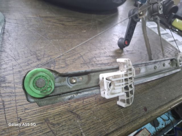 bontott FORD FOCUS I Jobb hátsó Ablakemelő Szerkezet (Mechanikus)