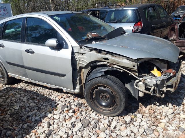 bontott FORD FOCUS I Jobb hátsó Ajtó (Részeivel)