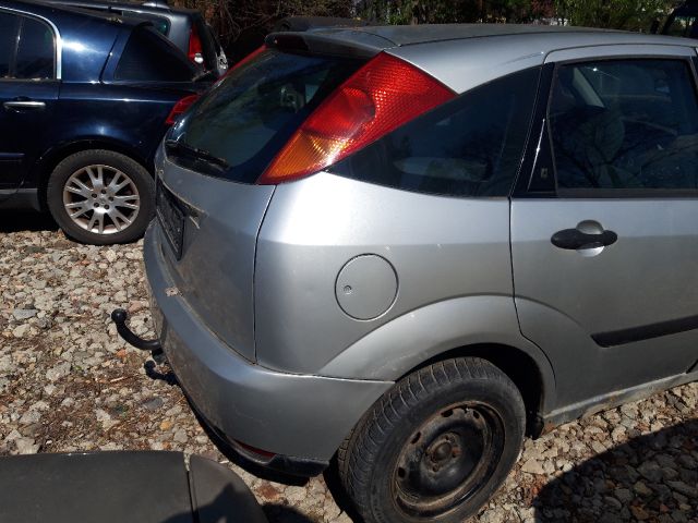bontott FORD FOCUS I Jobb hátsó Ajtó (Részeivel)