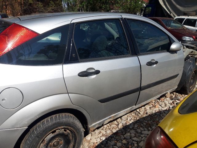 bontott FORD FOCUS I Jobb hátsó Ajtó (Részeivel)