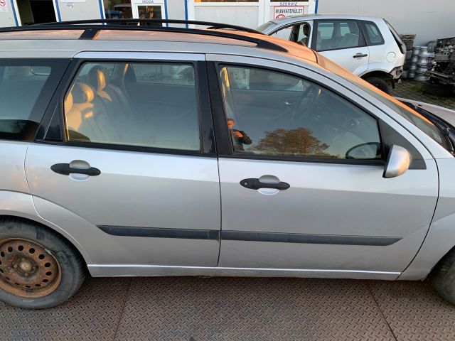 bontott FORD FOCUS I Jobb hátsó Ajtó (Részeivel)