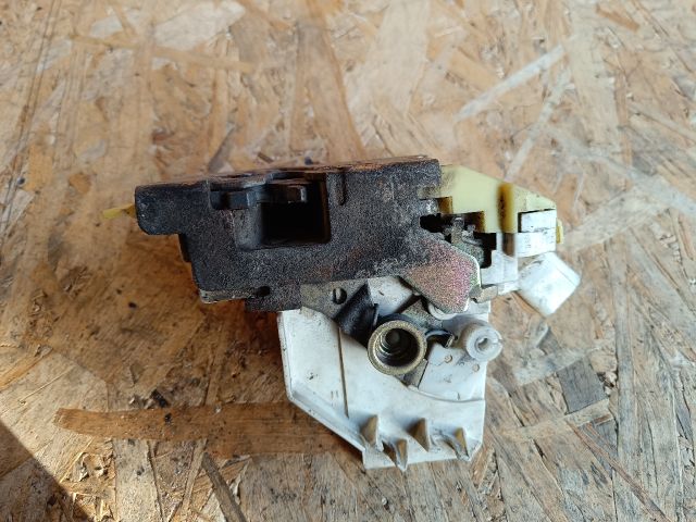 bontott FORD FOCUS I Jobb hátsó Ajtózár