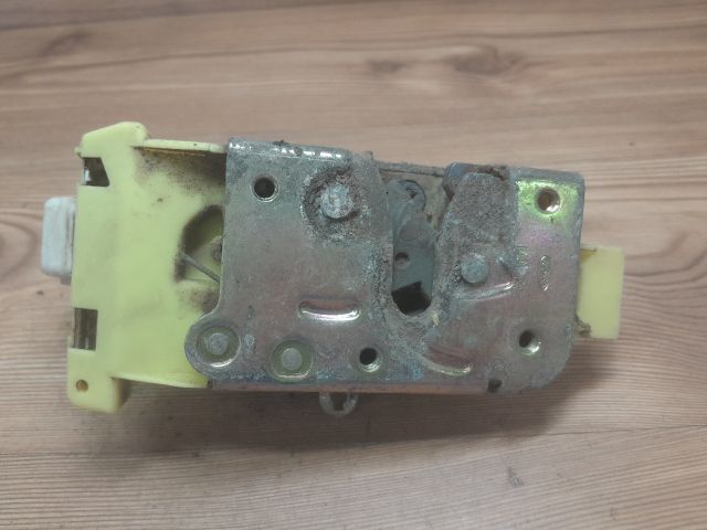 bontott FORD FOCUS I Jobb hátsó Ajtózár