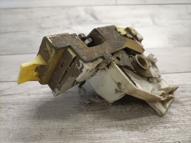 bontott FORD FOCUS I Jobb hátsó Ajtózár