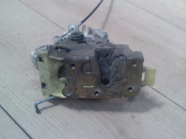 bontott FORD FOCUS I Jobb hátsó Ajtózár