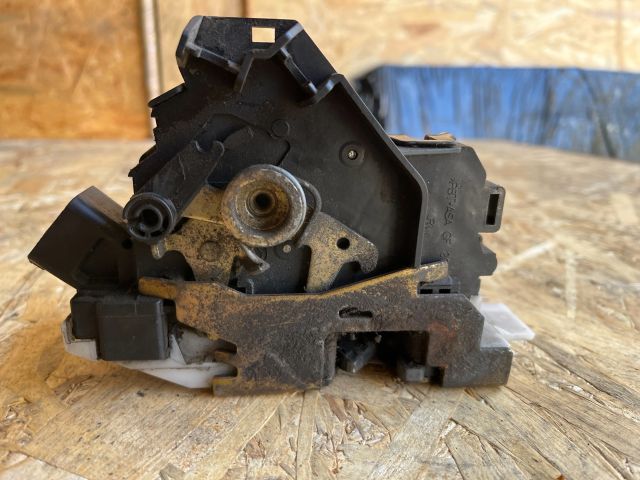 bontott FORD FOCUS I Jobb hátsó Ajtózár