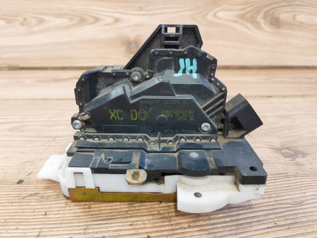 bontott FORD FOCUS I Jobb hátsó Ajtózár