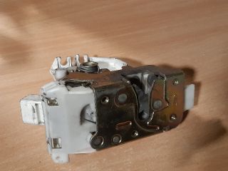 bontott FORD FOCUS I Jobb hátsó Ajtózár