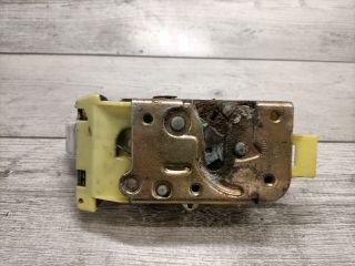 bontott FORD FOCUS I Jobb hátsó Ajtózár