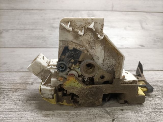 bontott FORD FOCUS I Jobb hátsó Ajtózár