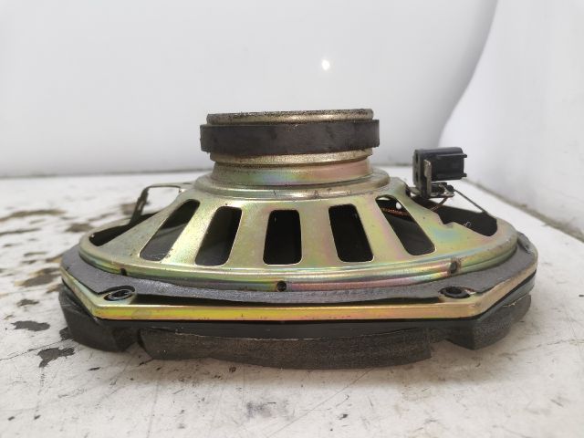 bontott FORD FOCUS I Jobb hátsó Hangszóró