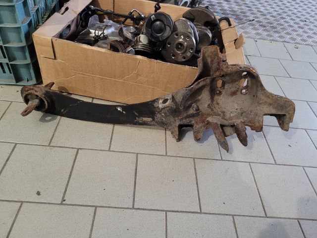 bontott FORD FOCUS I Jobb hátsó Hosszlengőkar