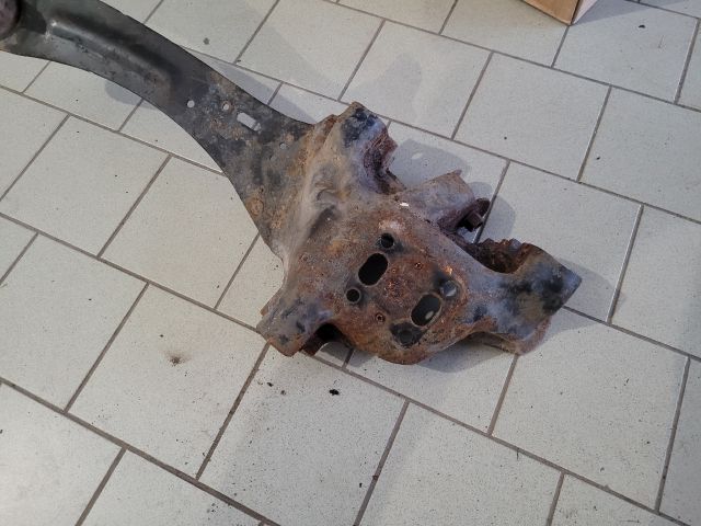 bontott FORD FOCUS I Jobb hátsó Hosszlengőkar