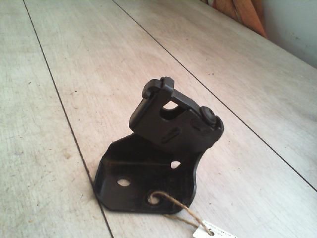 bontott FORD FOCUS I Jobb hátsó Ülés Rögzítő