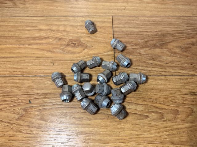 bontott FORD FOCUS I Kerék Csavar Szett