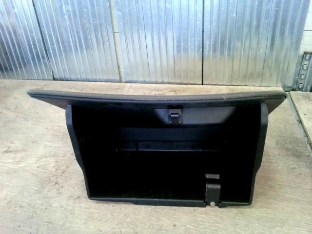 bontott FORD FOCUS I Kesztyűtartó