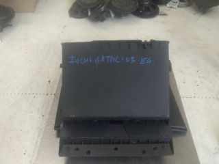 bontott FORD FOCUS I Kesztyűtartó