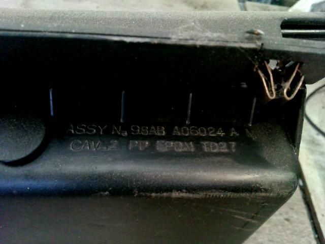 bontott FORD FOCUS I Kesztyűtartó