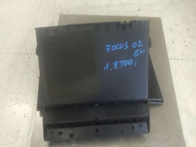 bontott FORD FOCUS I Kesztyűtartó