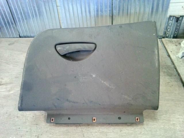 bontott FORD FOCUS I Kesztyűtartó