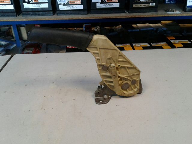 bontott FORD FOCUS I Kézifék Kar