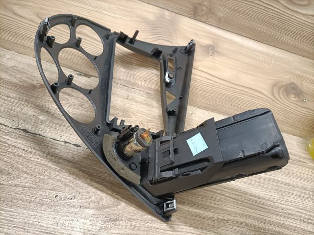 bontott FORD FOCUS I Középkonzol Keret