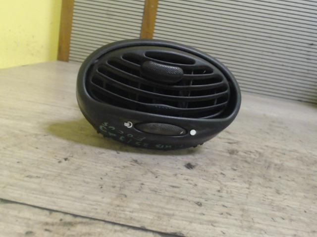 bontott FORD FOCUS I Középső Jobb Szellőző