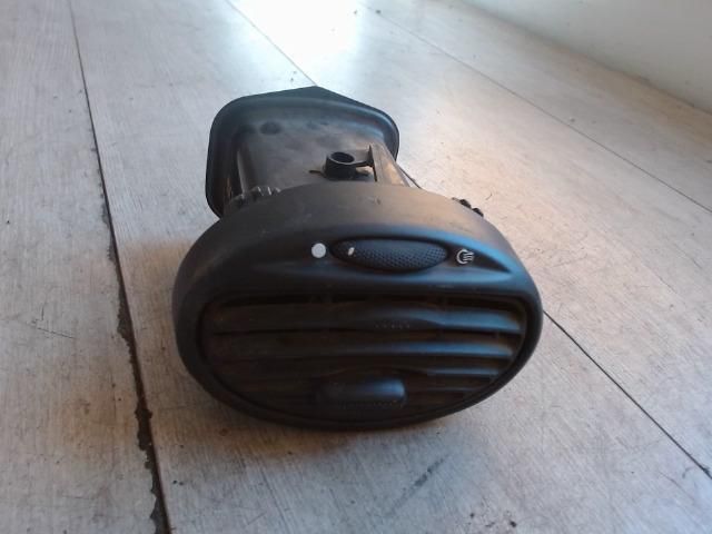 bontott FORD FOCUS I Középső Szellőző