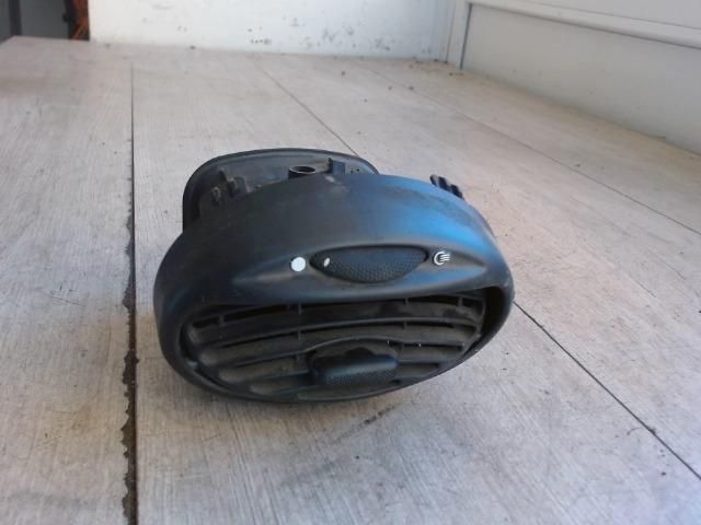 bontott FORD FOCUS I Középső Szellőző