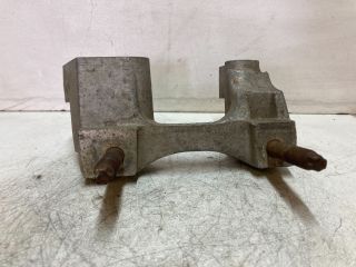 bontott FORD FOCUS I Motor Tartó Bak (Fém)