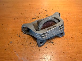 bontott FORD FOCUS I Motor Tartó Bak (Fém)