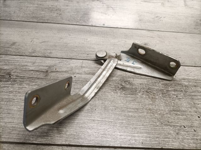 bontott FORD FOCUS I Motorháztető Jobb Zsanér