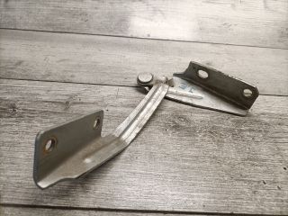 bontott FORD FOCUS I Motorháztető Jobb Zsanér