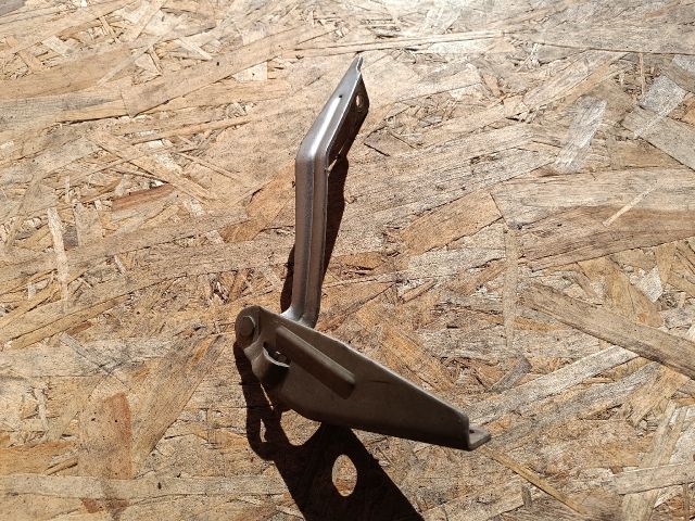 bontott FORD FOCUS I Motorháztető Jobb Zsanér