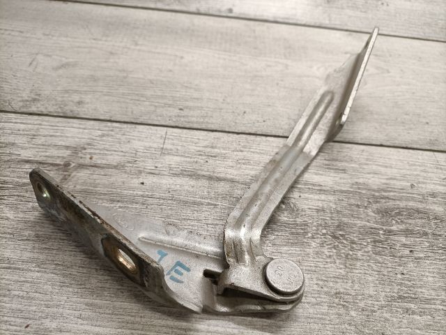 bontott FORD FOCUS I Motorháztető Jobb Zsanér