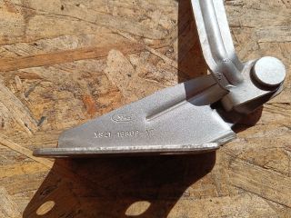 bontott FORD FOCUS I Motorháztető Jobb Zsanér