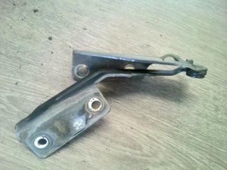 bontott FORD FOCUS I Motorháztető Jobb Zsanér