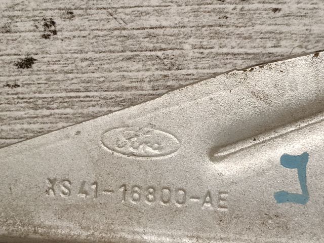 bontott FORD FOCUS I Motorháztető Jobb Zsanér