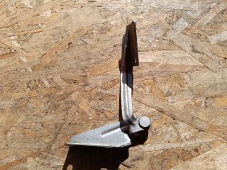 bontott FORD FOCUS I Motorháztető Jobb Zsanér