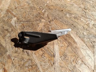 bontott FORD FOCUS I Motorháztető Jobb Zsanér