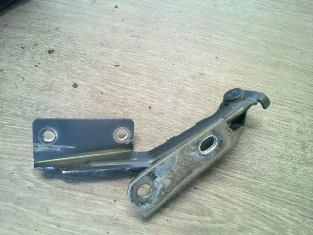 bontott FORD FOCUS I Motorháztető Jobb Zsanér