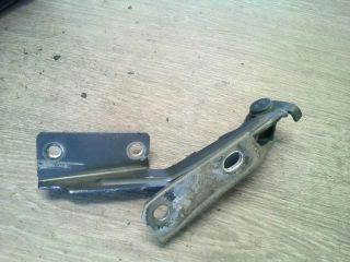 bontott FORD FOCUS I Motorháztető Jobb Zsanér