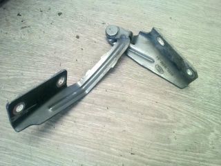 bontott FORD FOCUS I Motorháztető Jobb Zsanér