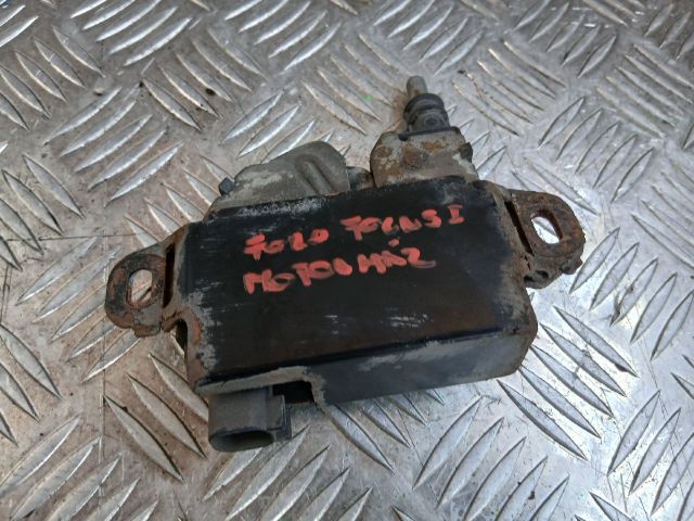 bontott FORD FOCUS I Motorháztető Zárszerkezet