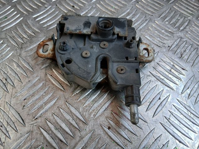 bontott FORD FOCUS I Motorháztető Zárszerkezet