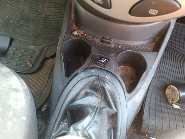 bontott FORD FOCUS I Pohártartó