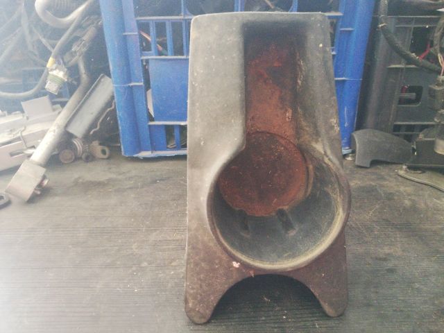 bontott FORD FOCUS I Pohártartó