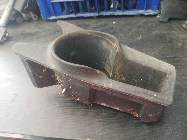 bontott FORD FOCUS I Pohártartó