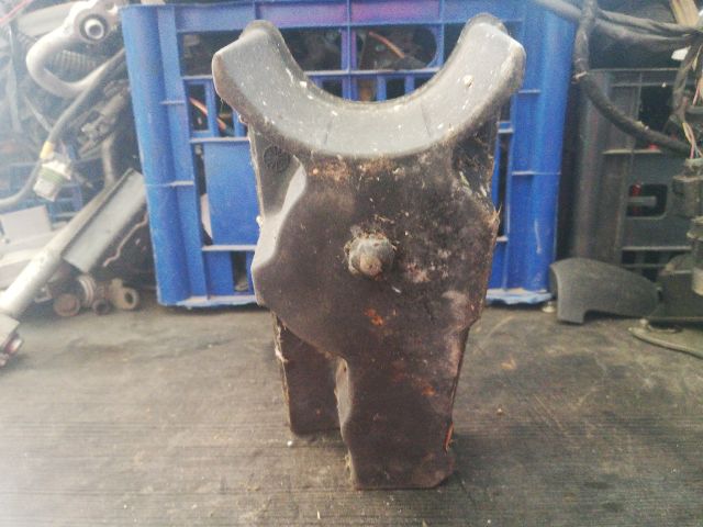 bontott FORD FOCUS I Pohártartó