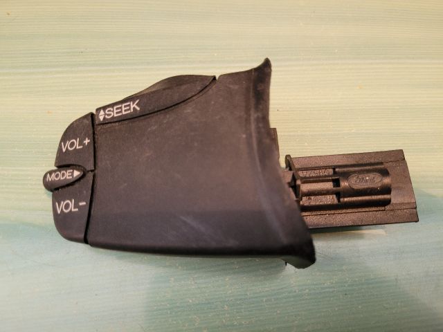 bontott FORD FOCUS I Rádió / CD Kapcsoló